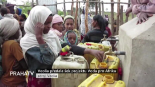 Veolia předala šek projektu Voda pro Afriku