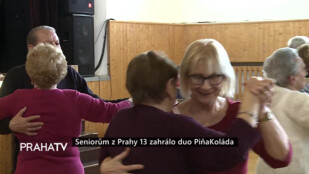 Seniorům z Prahy 13 zahrálo duo PiňaKoláda