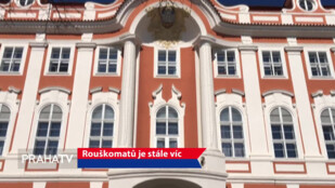 Rouškomatů je stále víc