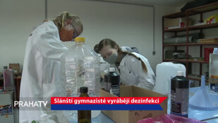 Slánští gymnazisté vyrábějí dezinfekci