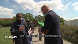 Praha 6 rozdávala občanům dezinfekci zdarma