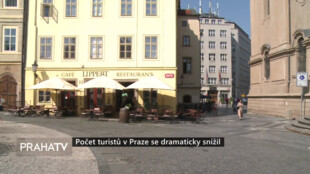 Počet turistů v Praze se dramaticky snížil