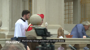 Mariánský sloup požehnal kardinál Duka