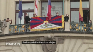 Praha vyvěsila tibetskou vlajku