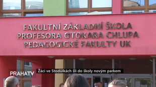 Žáci ve Stodůlkách šli do školy novým parkem