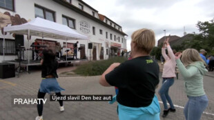 Újezd slavil Den bez aut