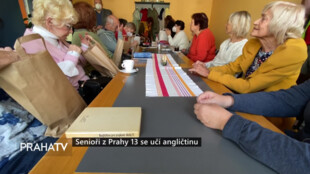 Senioři z Prahy 13 se učí angličtinu