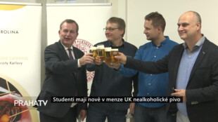Studenti mají nově v menze UK nealkoholické pivo
