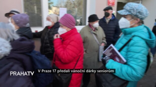 V Praze 17 předali vánoční dárky seniorům