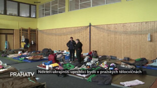 Někteří ukrajinští uprchlíci bydlí v pražských tělocvičnách