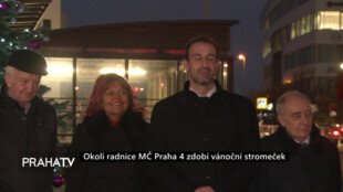 Okolí radnice MČ Praha 4 zdobí vánoční stromeček