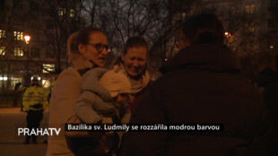 Bazilika sv. Ludmily se rozzářila modrou barvou