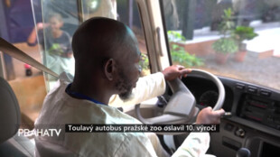 Toulavý autobus pražské zoo oslavil 10. výročí