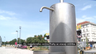 Do rozpáleného centra Prahy se vracejí mlžítka