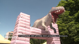 V Letňanech děti přivítaly letní prázdniny s dinosaury