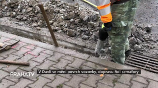 V Davli se mění povrch vozovky, dopravu řídí semafory