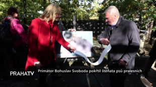 Primátor Bohuslav Svoboda pokřtil štěňata psů pralesních