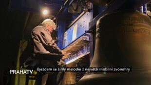 Újezdem se šířily melodie z největší mobilní zvonohry