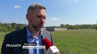 Střechu vodojemu v Modřanech zdobí travní porost