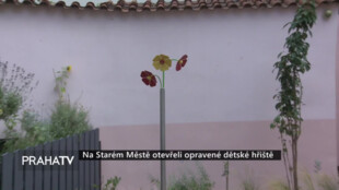 Na Starém Městě otevřeli opravené dětské hřiště