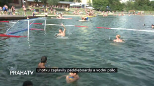 Lhotku zaplavily paddleboardy a vodní pólo