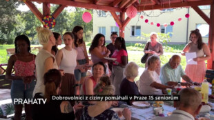 Dobrovolníci z ciziny pomáhali v Praze 15 seniorům