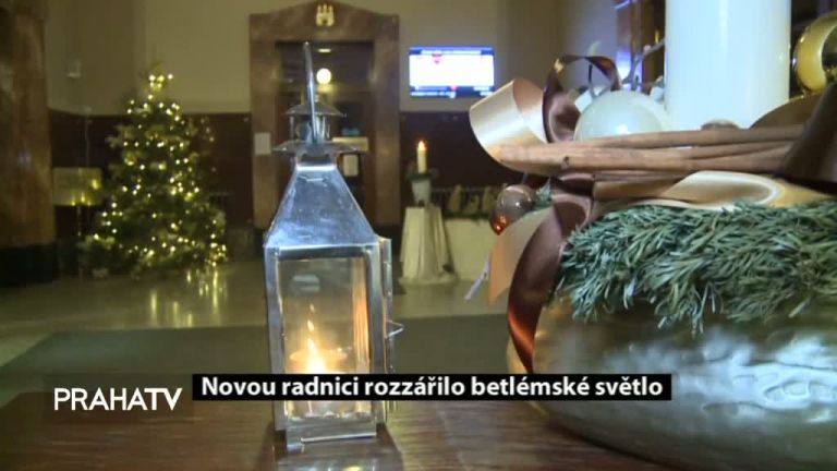 Novou radnici rozzářilo betlémské světlo