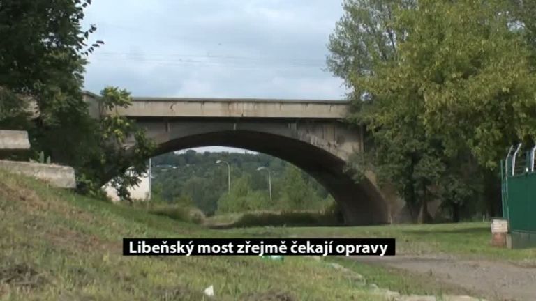 Libeňský most zřejmě čekají opravy