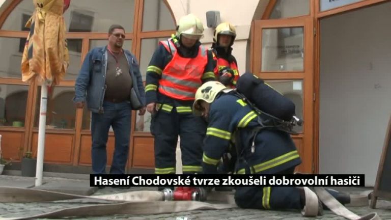 Hasení Chodovské tvrze zkoušeli dobrovolní hasiči