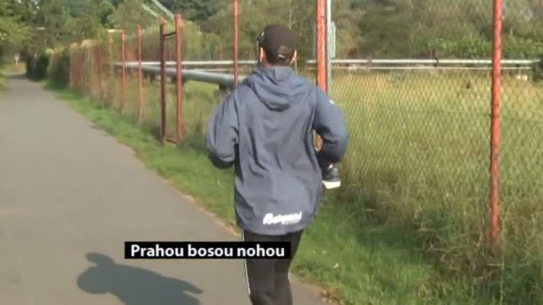 Prahou bosou nohou