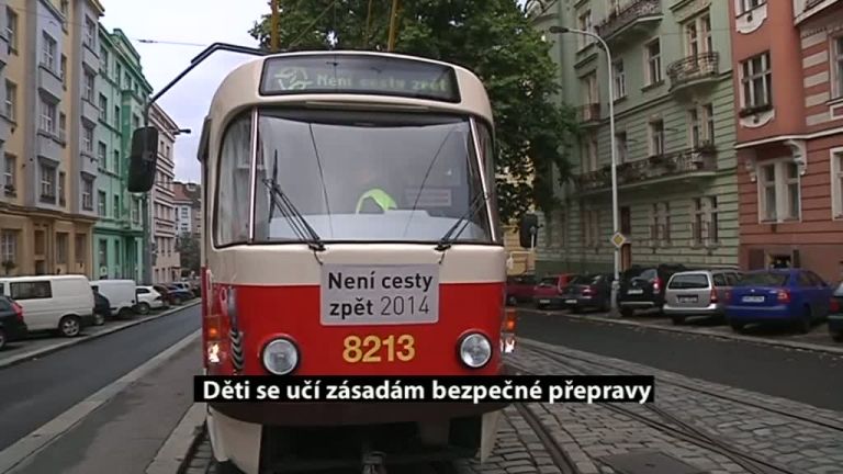 Děti se učí zásadám bezpečné přepravy