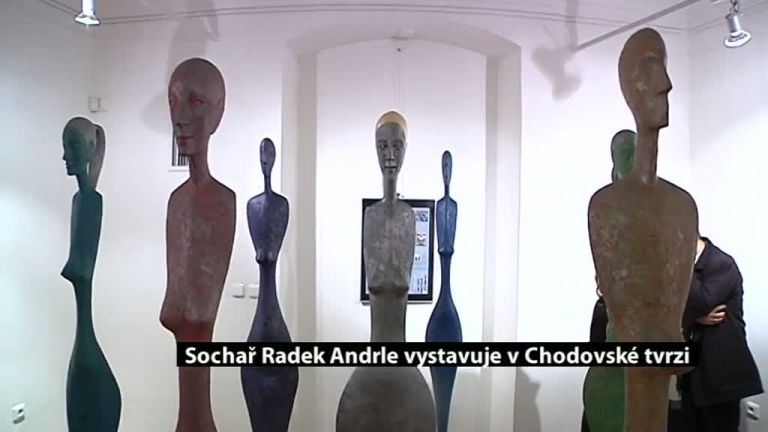 Sochař Radek Andrle vystavuje v Chodovské tvrzi