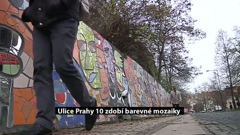 Ulice Prahy 10 zdobí barevné mozaiky