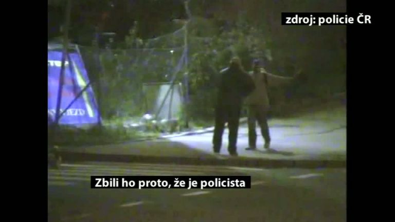 Zbili ho proto, že je policista