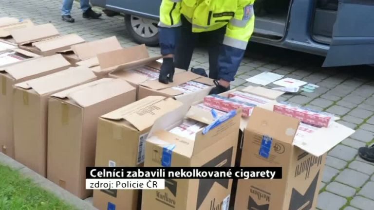 Celníci zabavili nekolkované cigarety