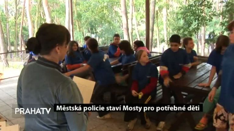 Městská policie staví Mosty pro potřebné děti