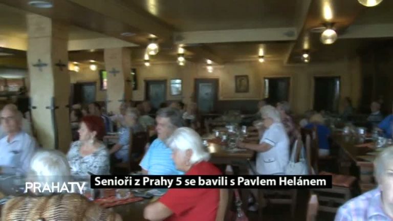 Senioři z Prahy 5 se bavili s Pavlem Helánem