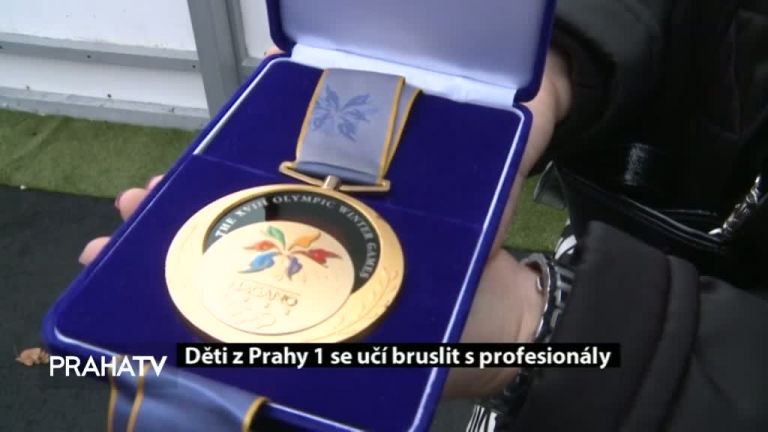 Děti z Prahy 1 se učí bruslit s profesionály