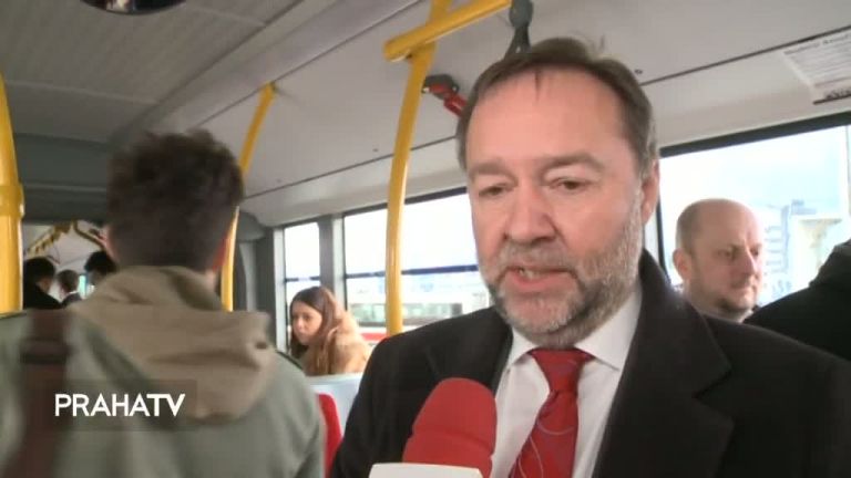 Praha testuje nejdelší dvoučlánkový autobus