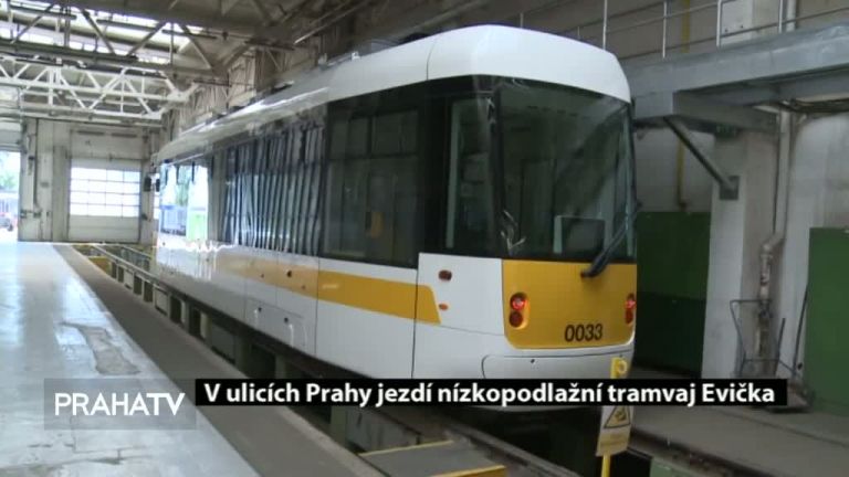 V ulicích Prahy jezdí nízkopodlažní tramvaj Evička