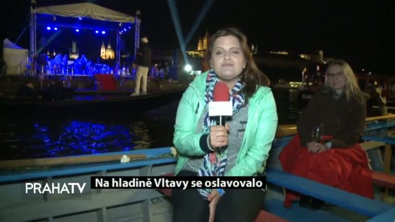 Na hladině Vltavy se oslavovalo
