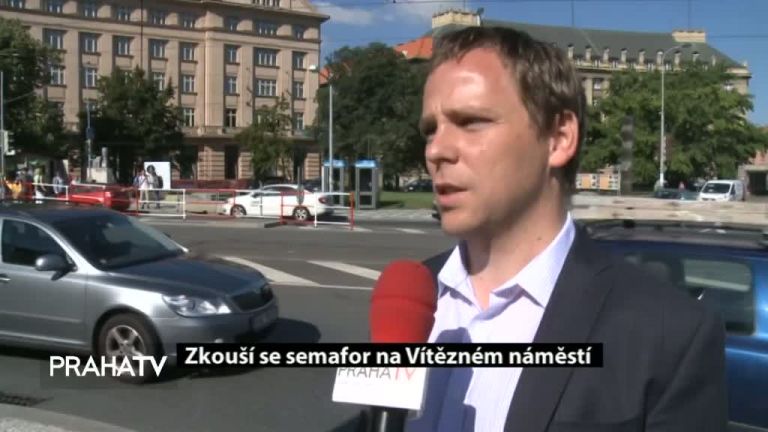 Zkouší se semafor na Vítězném náměstí