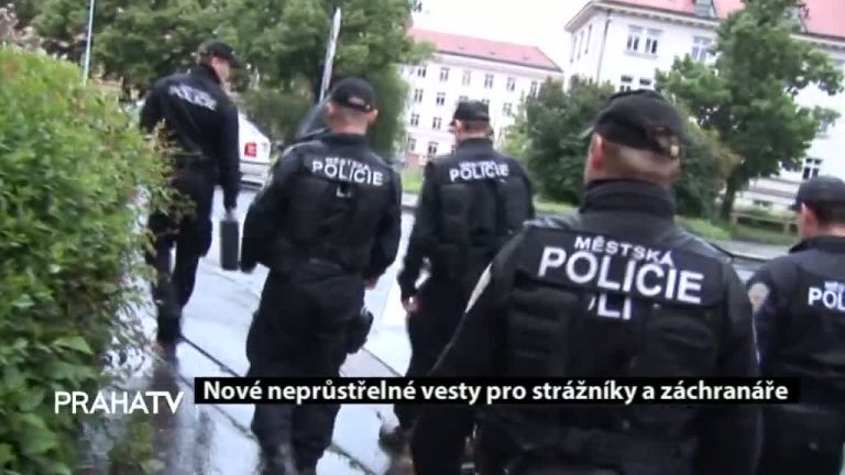 Nové neprůstřelné vesty pro strážníky a záchranáře