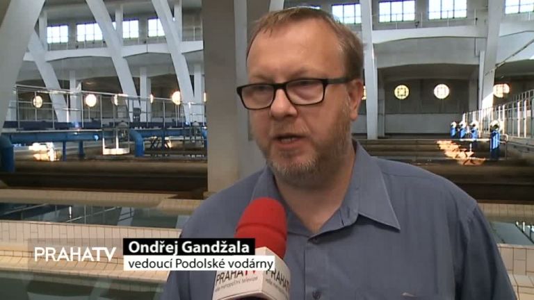 Pražané po letech opět pijí vltavskou vodu