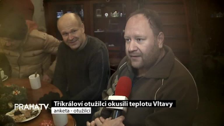 Tříkráloví otužilci okusili teplotu Vltavy  