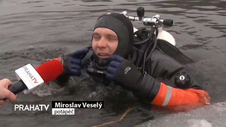 Pražští hasiči trénovali záchranu z ledu