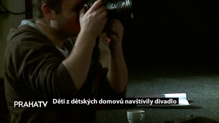 Děti z dětských domovů navštívily divadlo