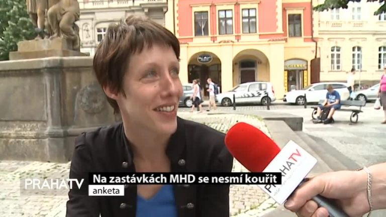Na zastávkách MHD se nesmí kouřit