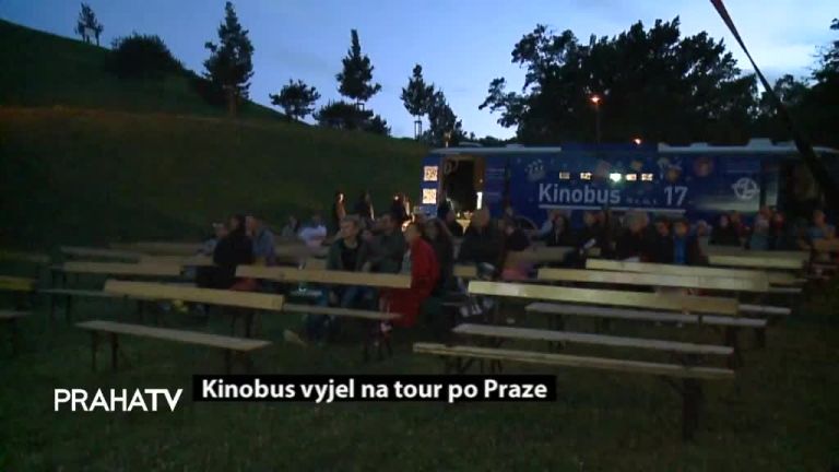 Kinobus vyjel na tour po Praze
