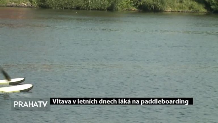 Vltava v letních dnech láká na paddleboarding